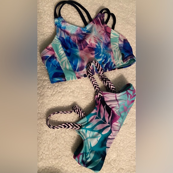 EUC coordinated swim tops. No bottoms as there was one pair and they got pills. - Picture 1 of 1